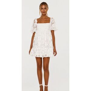 LIKELY Posh dress  Floral Lace Babydoll Mini Dress in Ivory embroidered, Sz 2 $3